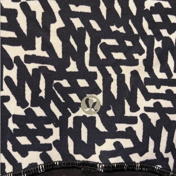 Lululemon define jacket patterned sz 6 - Picture 3 of 8